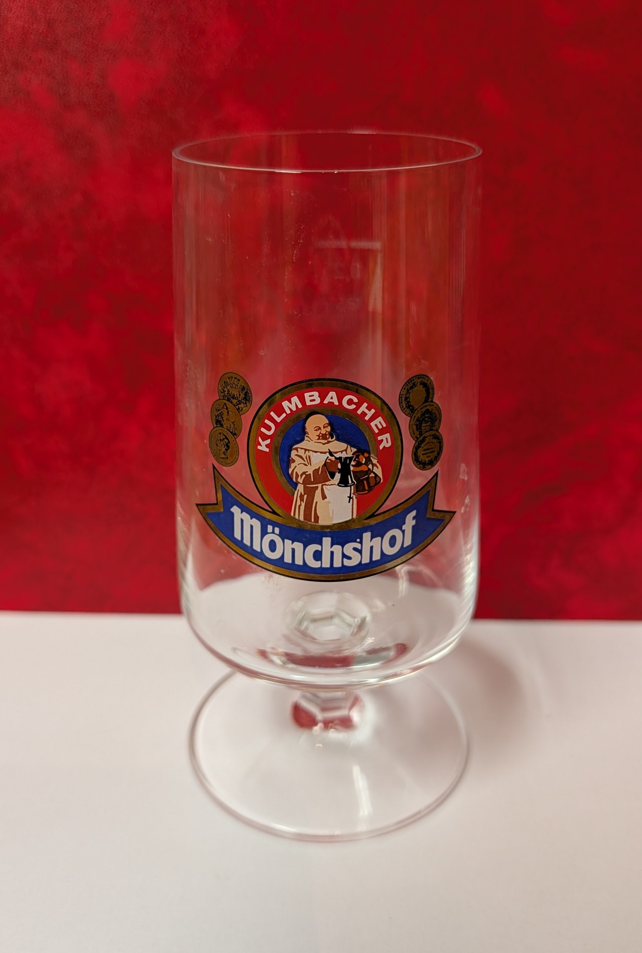 Roter Kreis - goldener Rand