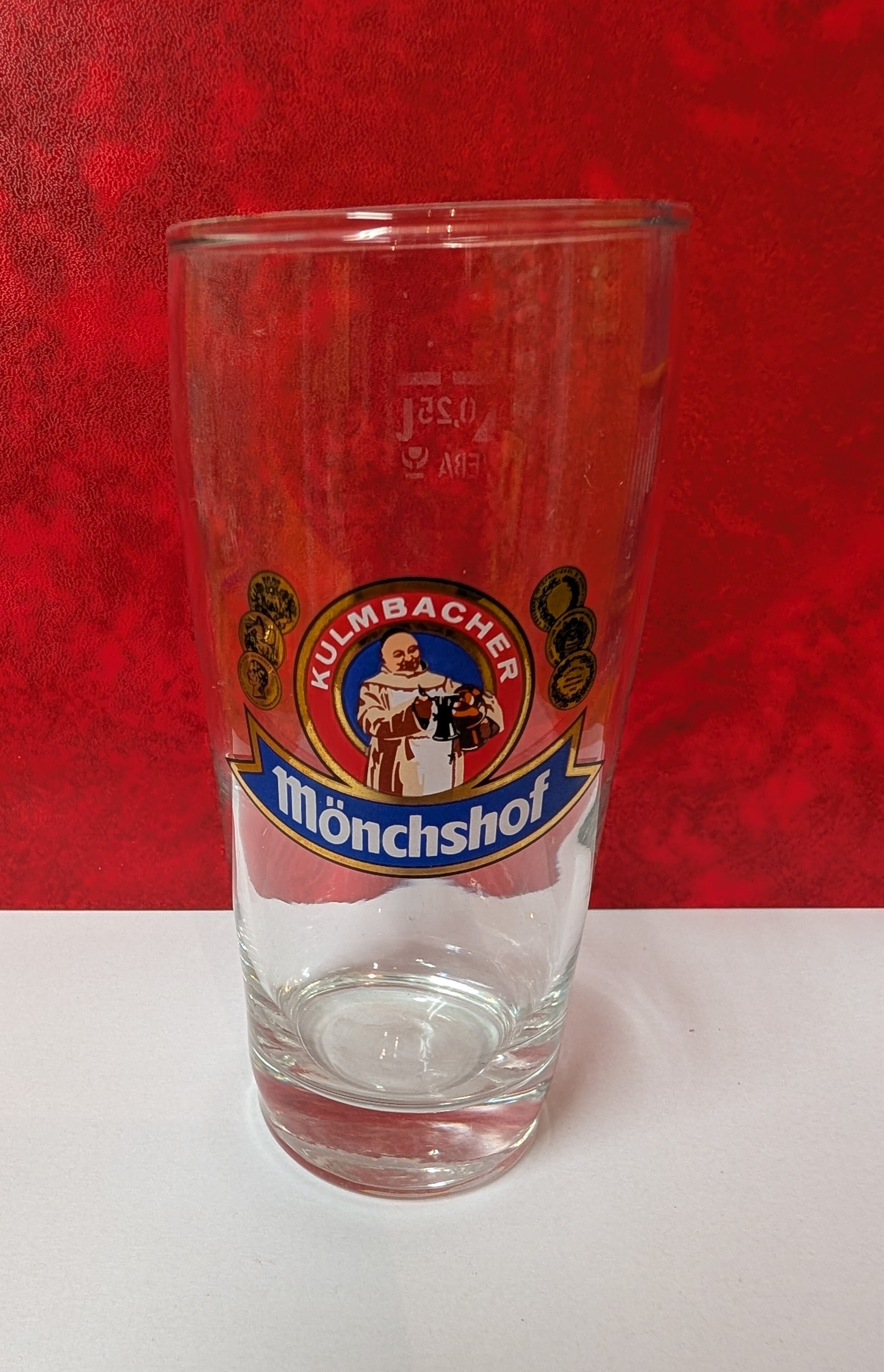 Roter Kreis - goldener Rand